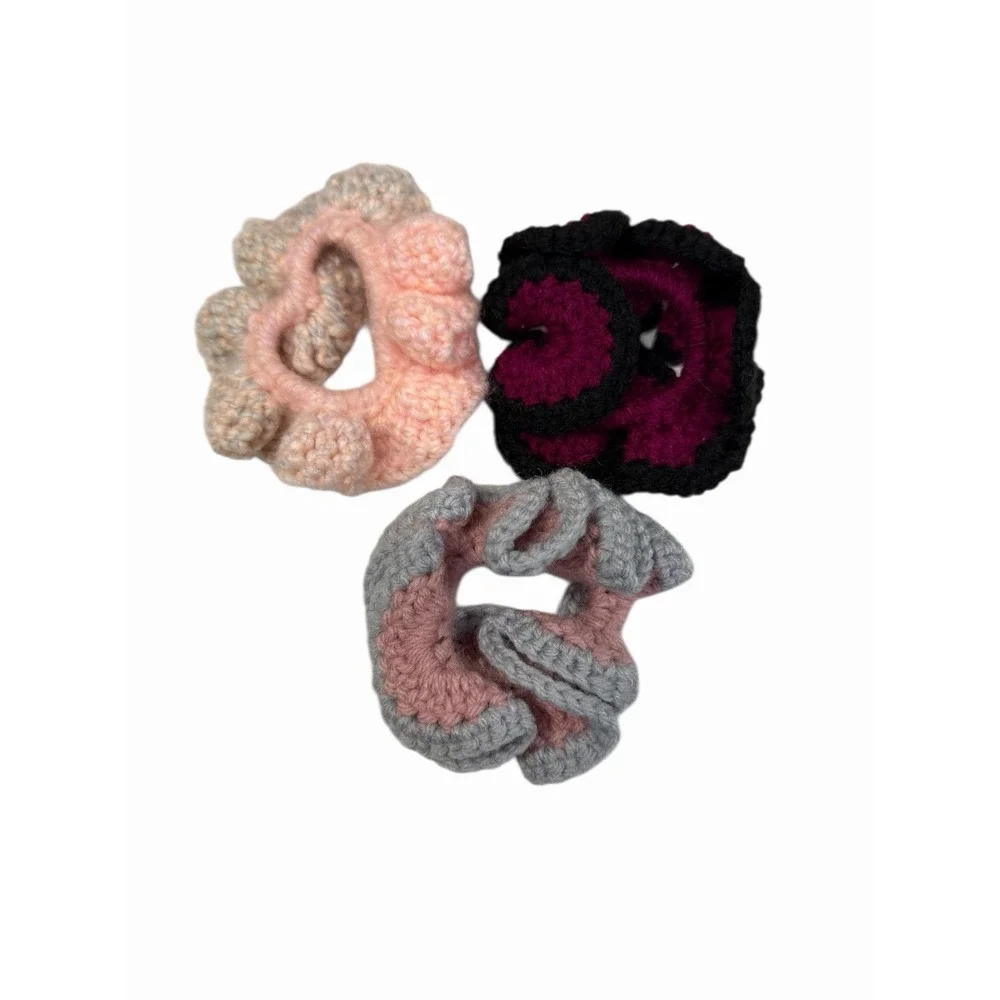 NEW hand made crocheted hair tie scrunchies LOT OF 3‎